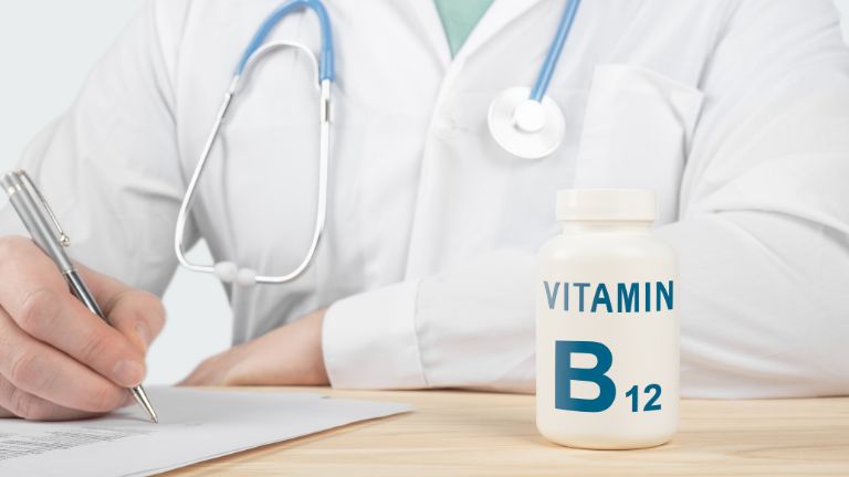 vitamina b12 engorda